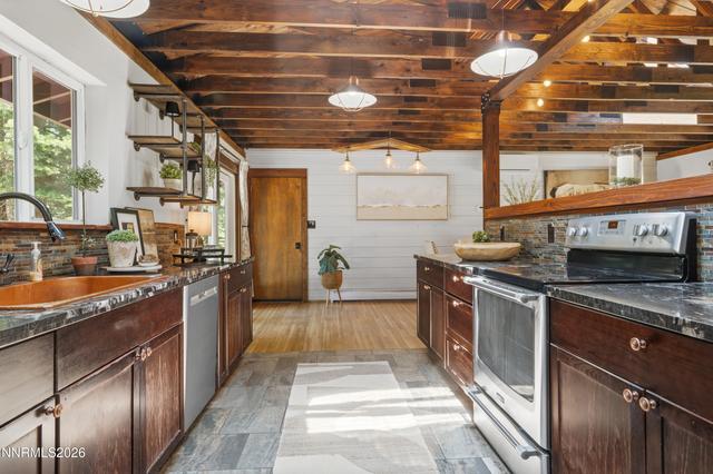 196 Meadow Ln, Stateline, NV 89449