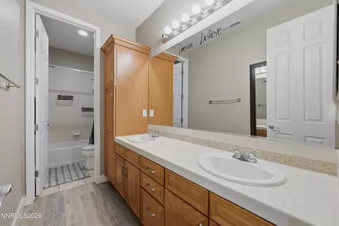 Bath - 2904 Oxley Dr, Sparks, NV 89436 photo 4 of 4