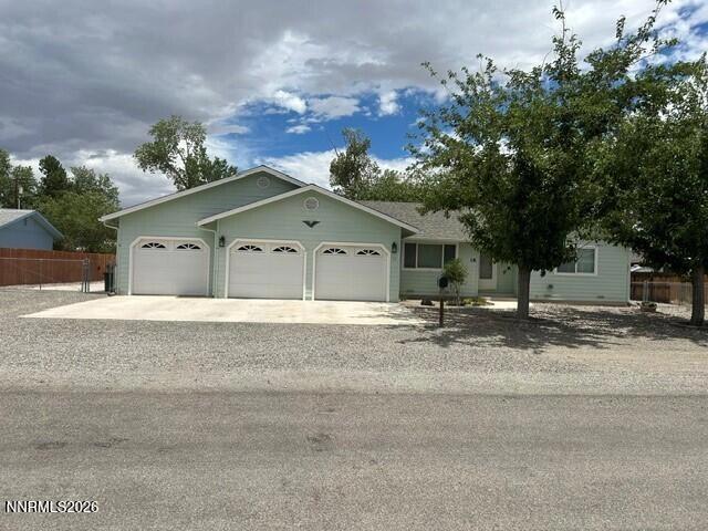 18 Saint Andrews Dr, Yerington, NV 89447