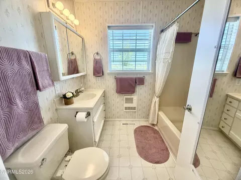 Bath - 4262 Margoree Ln, Fallon, NV 89406 photo 2 of 2
