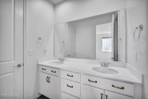 Bath - 9505 Baldacci Ct, Reno, NV 89521 photo 4 of 7