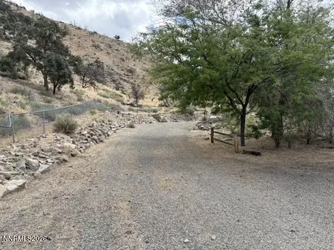 418 Patricia Ln, Coleville, CA 96107