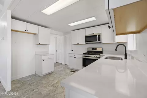 Kitchen - 700 Thornbird Dr, Fallon, NV 89406 photo 2 of 4