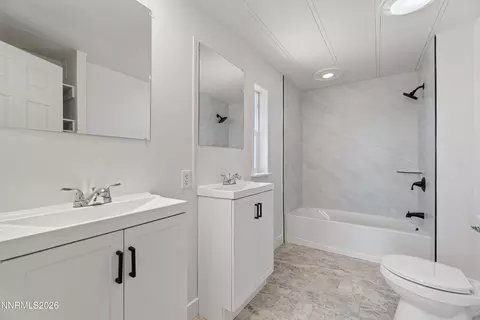 Bath - 700 Thornbird Dr, Fallon, NV 89406 photo 1 of 2