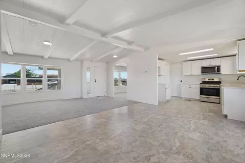 Living - 700 Thornbird Dr, Fallon, NV 89406 photo 5 of 6