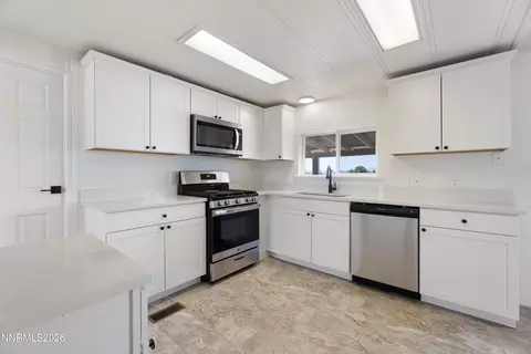 Kitchen - 700 Thornbird Dr, Fallon, NV 89406 photo 3 of 4