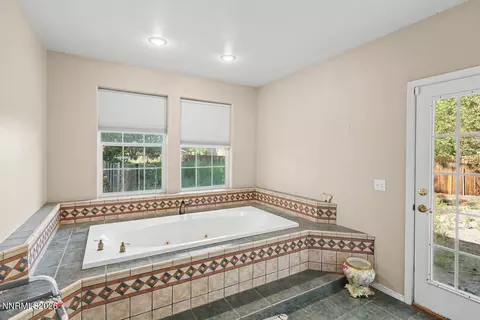 Bath - 887 Ronald Way, Fallon, NV 89406 photo 2 of 4