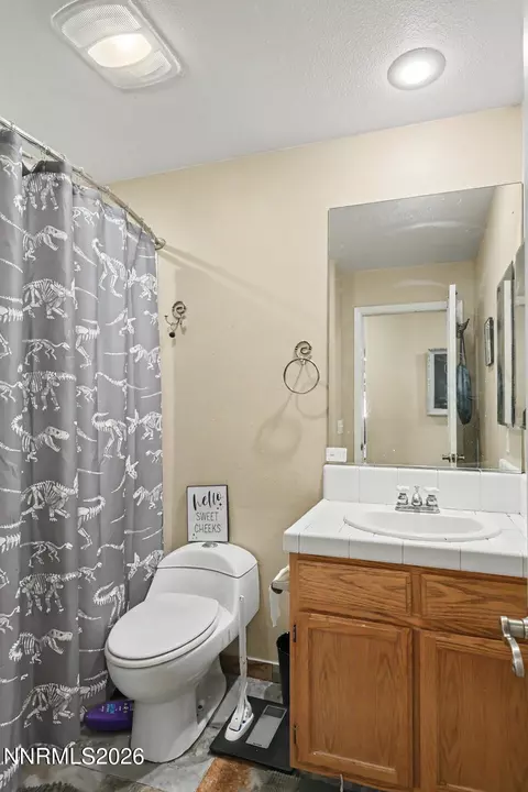 Bath - 887 Ronald Way, Fallon, NV 89406 photo 1 of 4