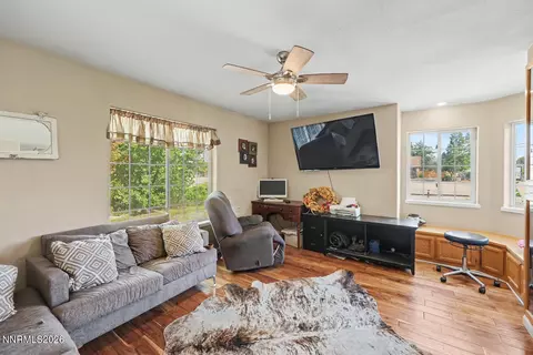 Living - 887 Ronald Way, Fallon, NV 89406 photo 2 of 2