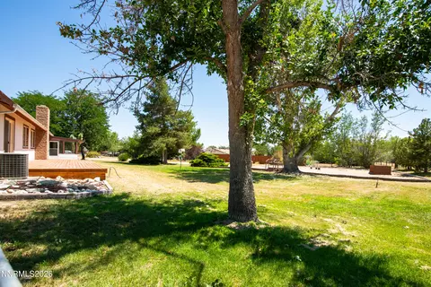 Exterior - 1100 Pine Rd, Fallon, NV 89406 photo 4 of 8