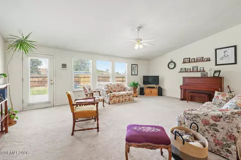 Living - 1182 Eagle Rock Rd, Fallon, NV 89406 photo 2 of 3