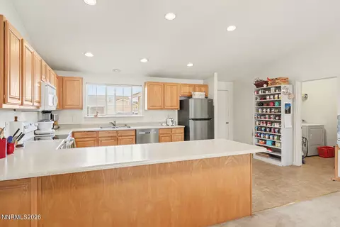Kitchen - 1182 Eagle Rock Rd, Fallon, NV 89406 photo 2 of 2