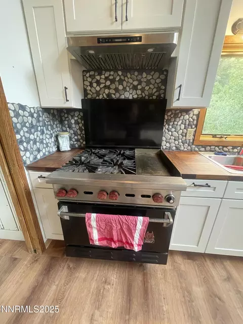 Kitchen - 993 E Side Ave, Jarbidge, NV 89826 photo 5 of 8