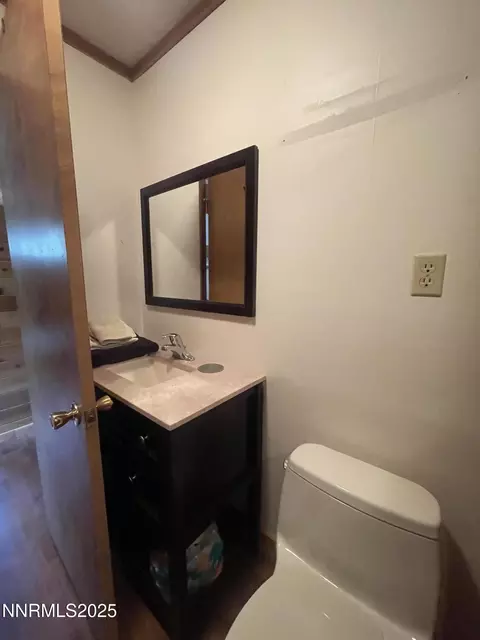 Bath - 993 E Side Ave, Jarbidge, NV 89826 photo 4 of 5