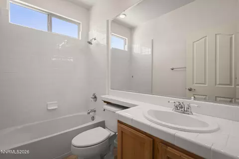 Bath - 471 Alysheba Ct, Reno, NV 89521 photo 3 of 4