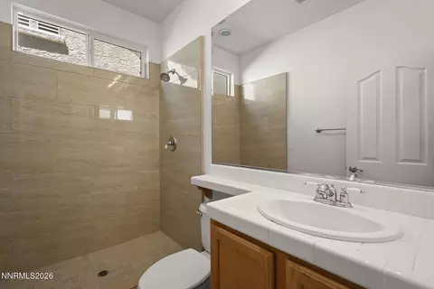 Bath - 471 Alysheba Ct, Reno, NV 89521 photo 4 of 4