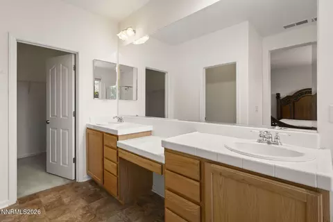 Bath - 471 Alysheba Ct, Reno, NV 89521 photo 1 of 4