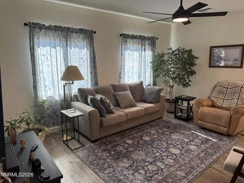 Living - 818 Karry Way, Fallon, NV 89406 photo 2 of 3