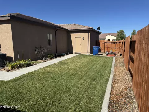 Exterior - 818 Karry Way, Fallon, NV 89406 photo 7 of 10