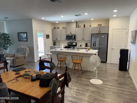 Kitchen - 818 Karry Way, Fallon, NV 89406 photo 3 of 4