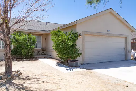 1385 Cooney Dr, Silver Springs, NV 89429