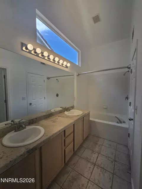 Bath - 9676 Northrup Dr, Reno, NV 89521 photo 2 of 3