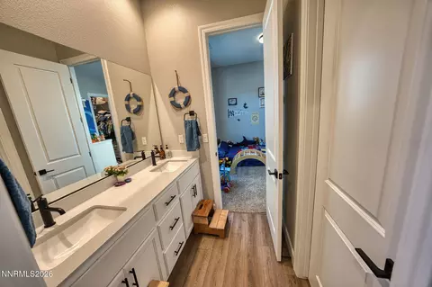 Bath - 274 Commodore Dr, Verdi, NV 89439 photo 2 of 3