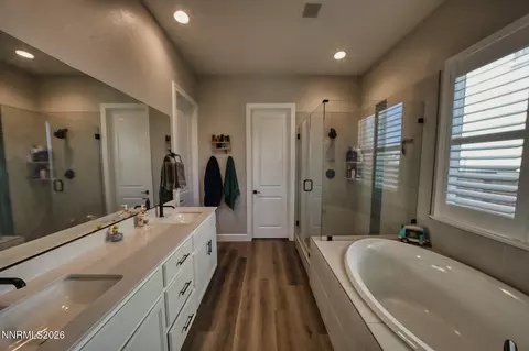 Bath - 274 Commodore Dr, Verdi, NV 89439 photo 1 of 3