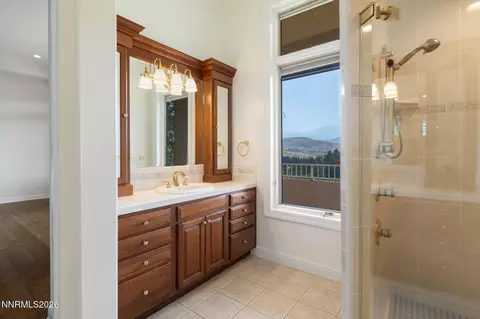 Bath - 1180 Paddock Ln, Reno, NV 89521 photo 5 of 9