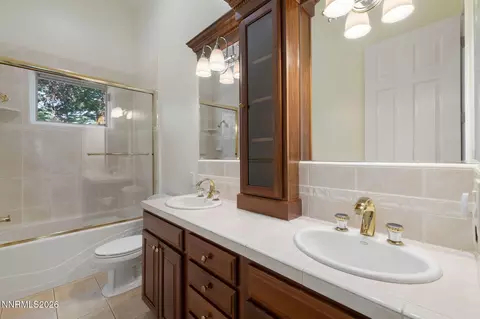 Bath - 1180 Paddock Ln, Reno, NV 89521 photo 3 of 9