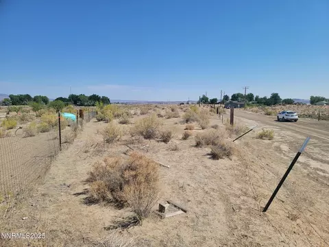 8935 Cougar St, Silver Springs, NV 89429