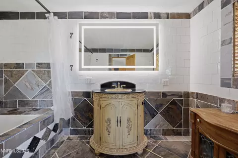 Bath - 3240 Cartwright Rd, Reno, NV 89521 photo 1 of 2