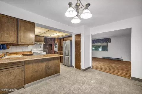 Kitchen - 153 Wagon Cir, Reno, NV 89521 photo 10 of 10