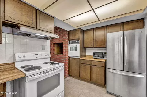 Kitchen - 153 Wagon Cir, Reno, NV 89521 photo 1 of 10