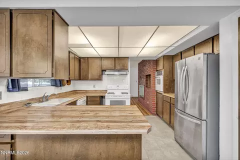 Kitchen - 153 Wagon Cir, Reno, NV 89521 photo 2 of 10