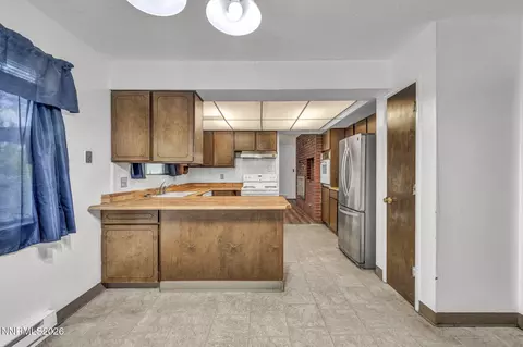 Kitchen - 153 Wagon Cir, Reno, NV 89521 photo 9 of 10