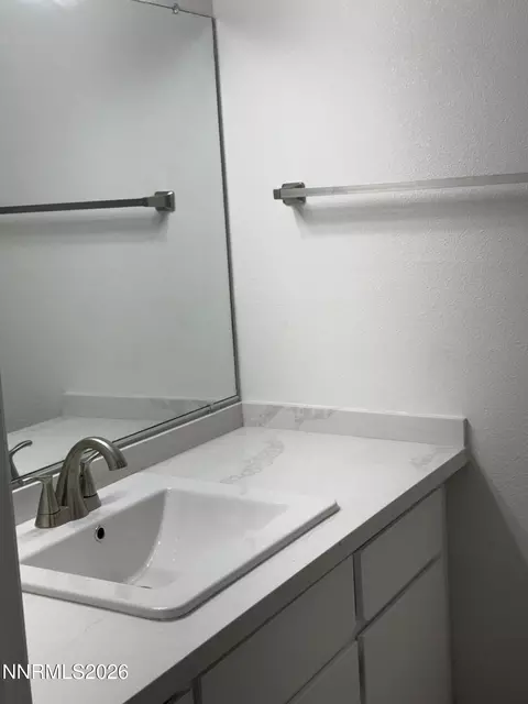Bath - 580 E Huffaker Ln, Reno, NV 89511 photo 2 of 6