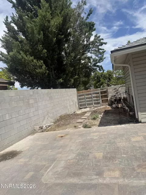 Exterior - 580 E Huffaker Ln, Reno, NV 89511 photo 9 of 10
