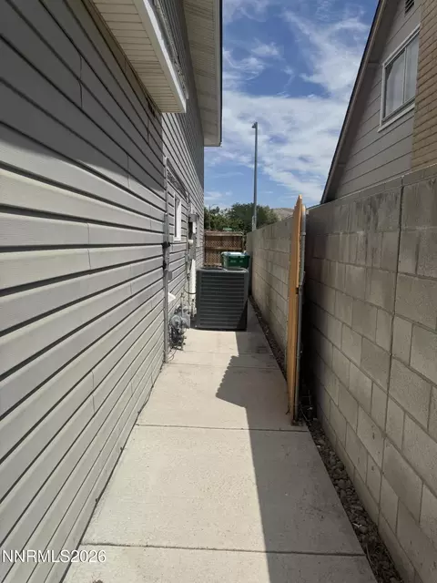 Entry Way - 580 E Huffaker Ln, Reno, NV 89511 photo 4 of 4
