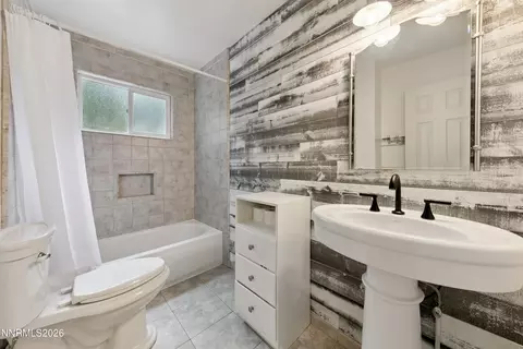 Bath - 210 Beverly Rd, Stateline, NV 89449 photo 3 of 4