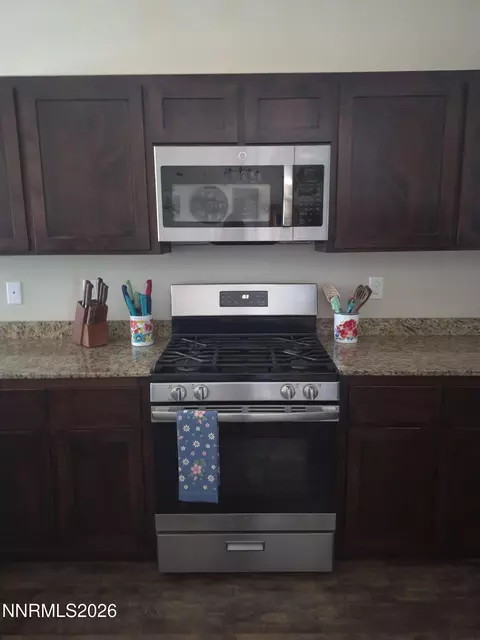 Kitchen - 1247 Deerfield Dr, Fallon, NV 89406 photo 3 of 7