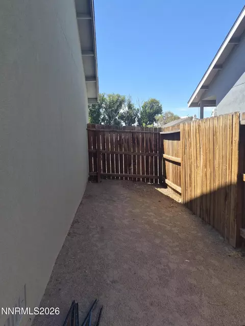 Exterior - 1247 Deerfield Dr, Fallon, NV 89406 photo 7 of 10