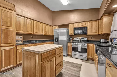 Kitchen - 185 Henley Ct, Fallon, NV 89406 photo 4 of 5