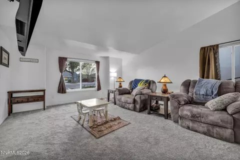 Living - 185 Henley Ct, Fallon, NV 89406 photo 3 of 4