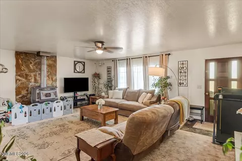 Living - 6975 Cox Rd, Fallon, NV 89406 photo 4 of 5
