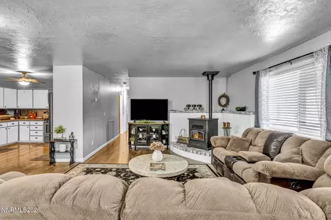 Living - 193 Mule Deer Rd, Coleville, CA 96107 photo 3 of 4