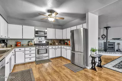Kitchen - 193 Mule Deer Rd, Coleville, CA 96107 photo 1 of 5