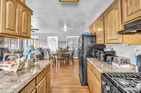 Kitchen - 193 Mule Deer Rd, Coleville, CA 96107 photo 4 of 5