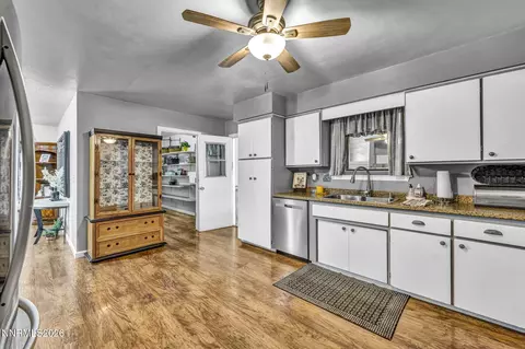 Kitchen - 193 Mule Deer Rd, Coleville, CA 96107 photo 2 of 5