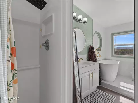 Bath - 4320 Margoree Ln, Fallon, NV 89406 photo 1 of 4